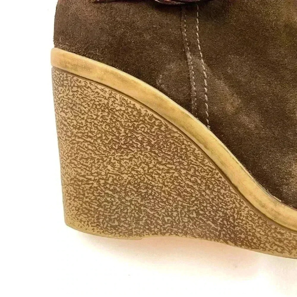 Marc Fisher Brown Suede “70’s” Rubber Wedge Faux Fur Top Buckle Boots Size 9M - Picture 11 of 16